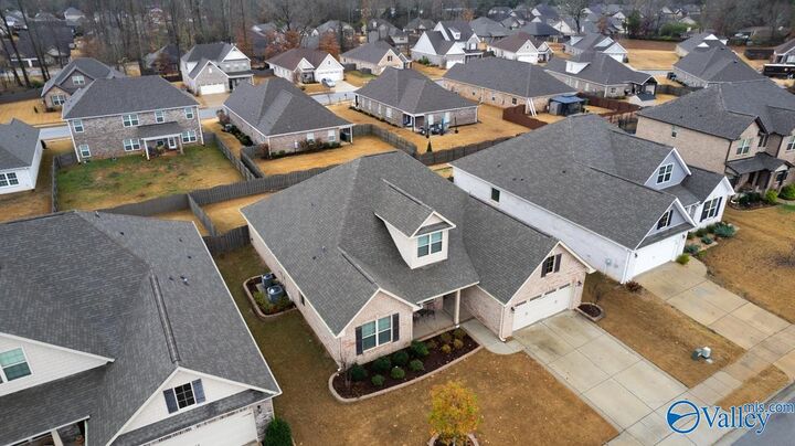 Property Photo: 11009 Oakway Circle NW AL 35757