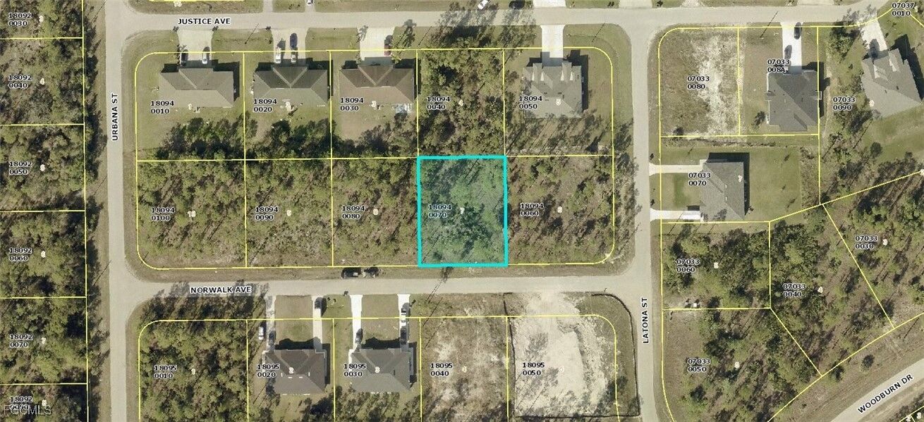 Property Photo: 306 Norwalk Avenue FL 33972