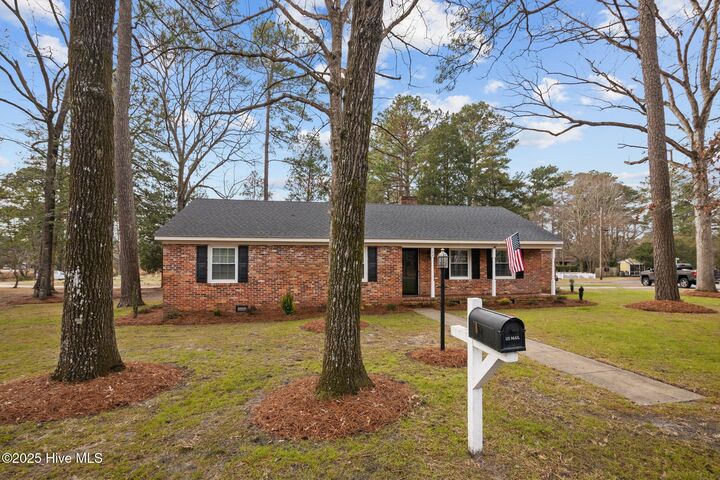 Property Photo:  108 Ridgewood Circle  NC 27889 