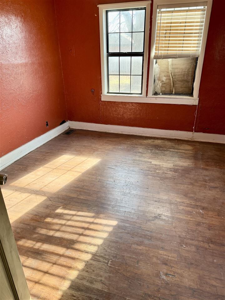 Property Photo:  1002 S 9th Street  OK 74631 