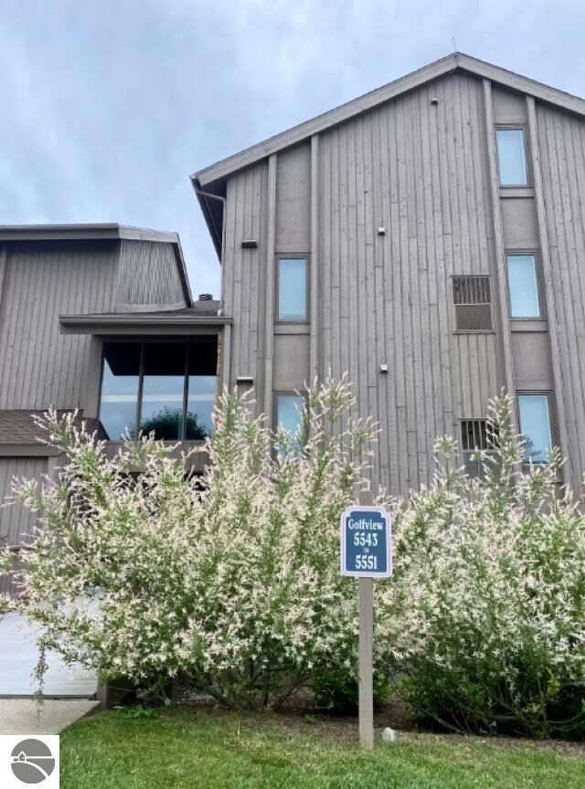 Property Photo:  5550 Golfview Court  MI 49690 