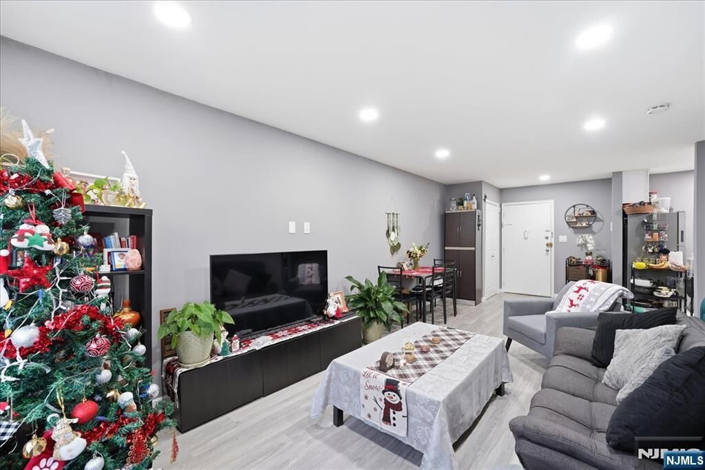 Property Photo:  120 32nd Street 2N  NJ 07087 