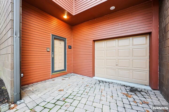 Property Photo:  6 Old Quarry Road 4  NJ 07631 