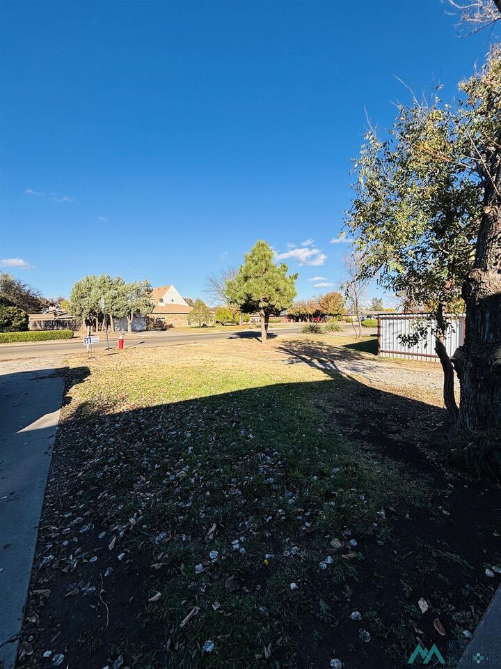 Property Photo:  1917 Colonial Parkway  NM 88101 