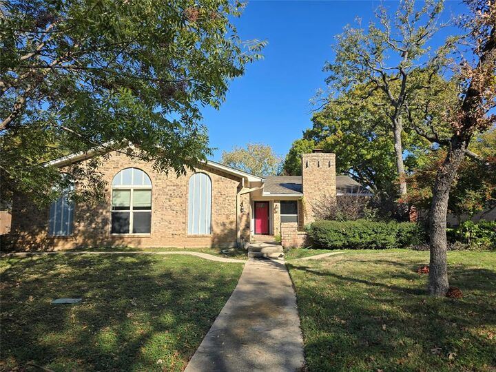 Property Photo:  2822 Oak Forest Drive  TX 76051 