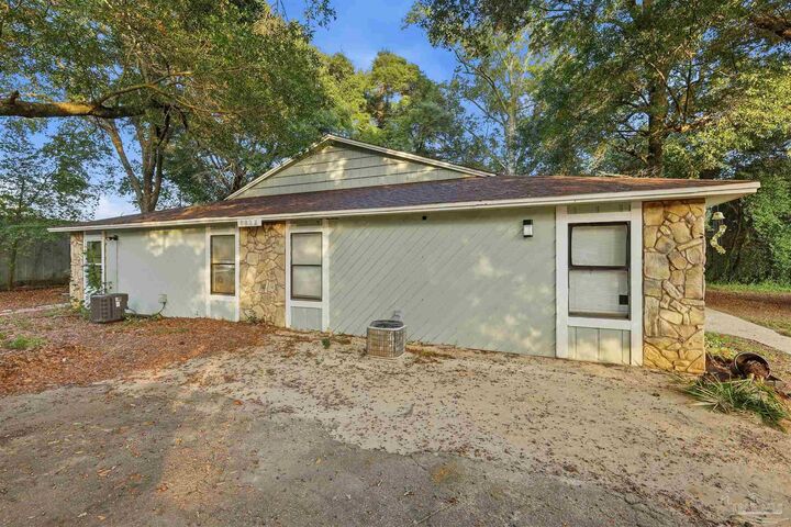 6817 Tiki Ln  Pensacola FL 32506 photo