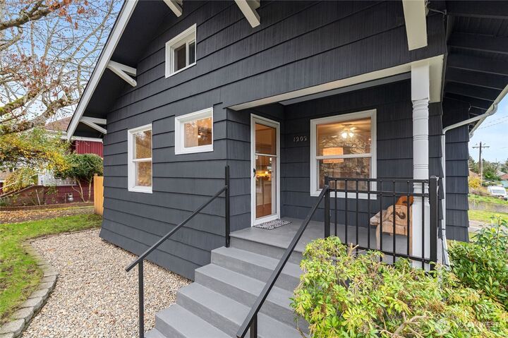 Property Photo:  1202  Broadway Avenue  WA 98337 