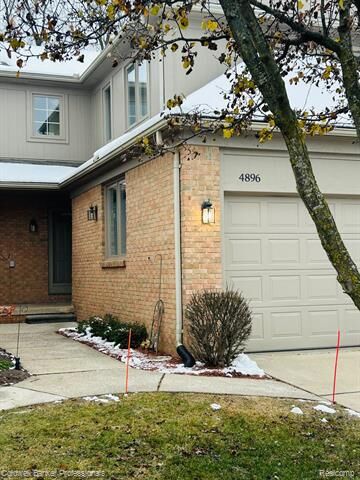 Property Photo:  4896 Royal Cove Drive Drive  MI 48316 