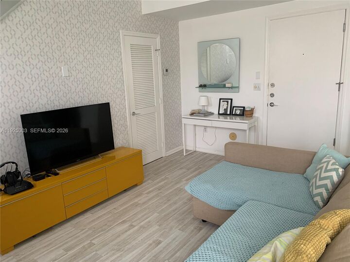 Property Photo:  1614 Pennsylvania Ave 2I  FL 33139 