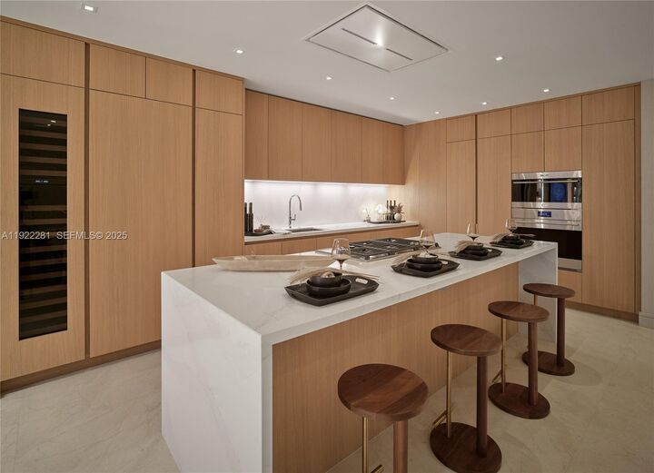 Property Photo:  2241 SE 17th St 703  FL 33316 