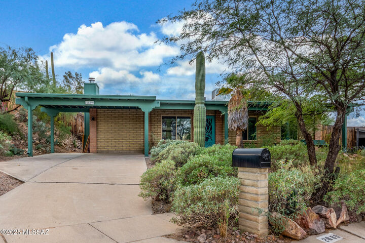 Property Photo:  2889 W Desert Crest Drive  AZ 85713 