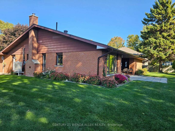 Property Photo:  55 Penetangore Row S  ON N2Z 2L8 