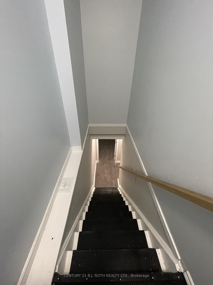 Property Photo: 8 Daphne Crescent ON L4M 2Y8