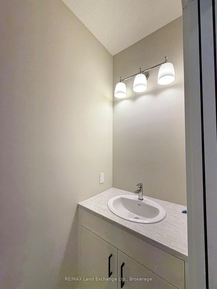 Property Photo: 159 Westlinks Drive ON N0H 2C3