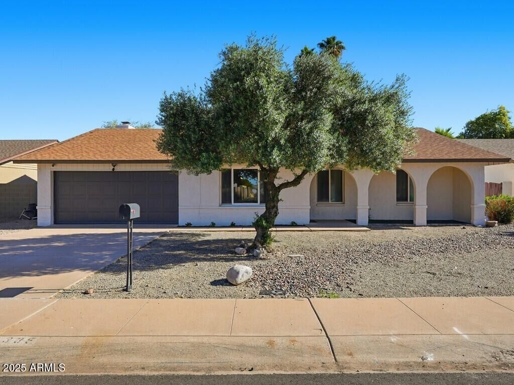 Property Photo:  5335 S Siesta Lane  AZ 85283 
