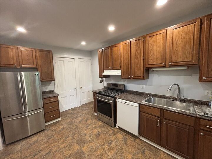 Property Photo: 183-185 Wall Street NY 14830