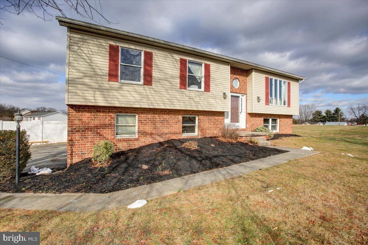 Property Photo:  601 Kittatinny Drive  PA 17202 