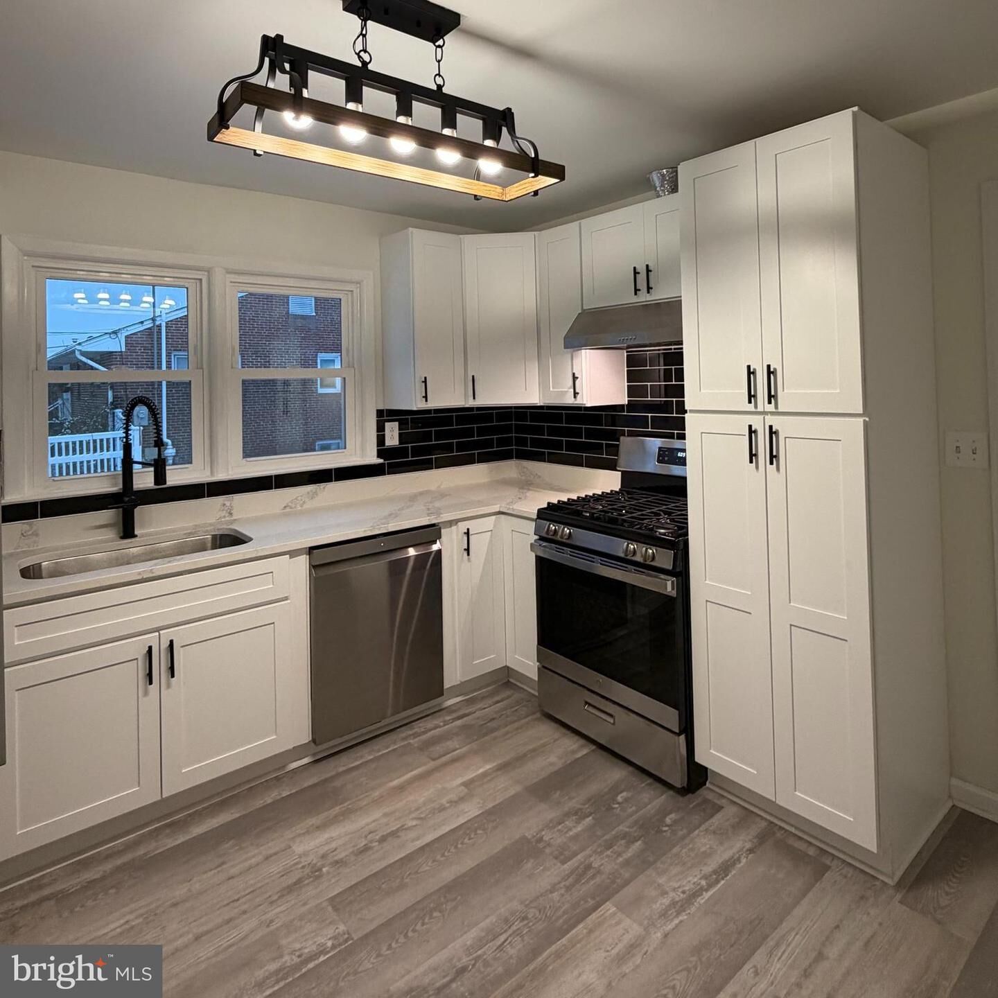 Property Photo:  701 E Maple Road  MD 21090 