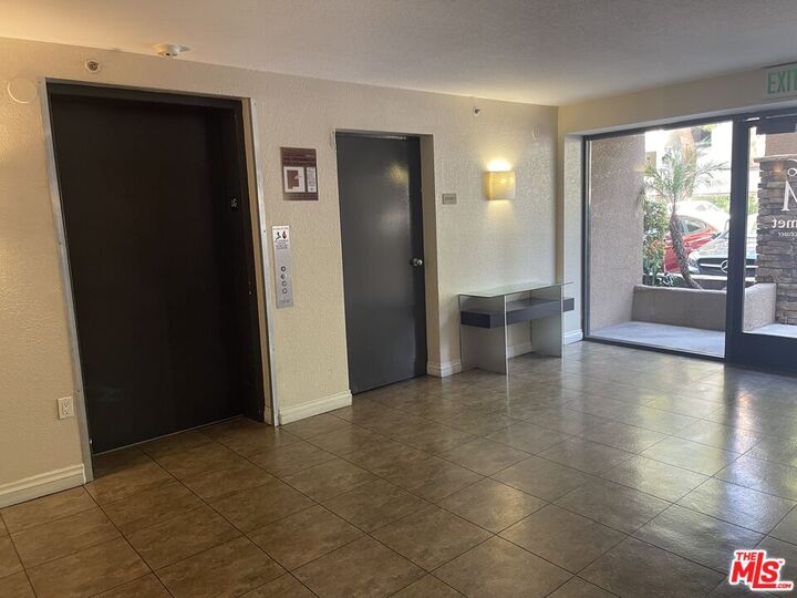 Property Photo: 5530 Owensmouth Ave CA 91367