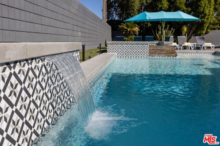 Property Photo:  980 N Buttonwillow Cir  CA 92262 