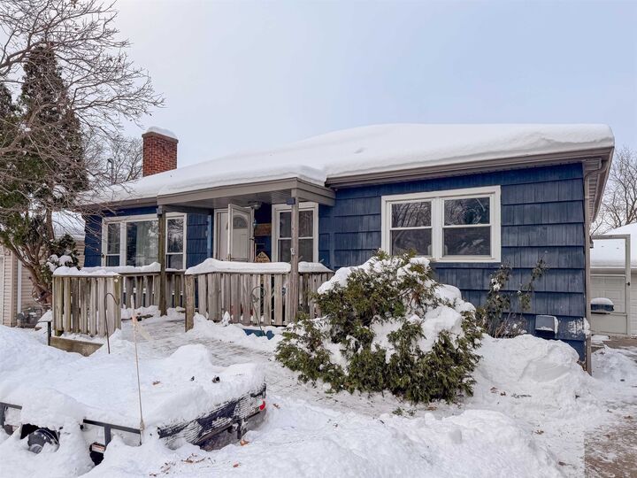 Property Photo: 33 Meadow Lane IA 52001