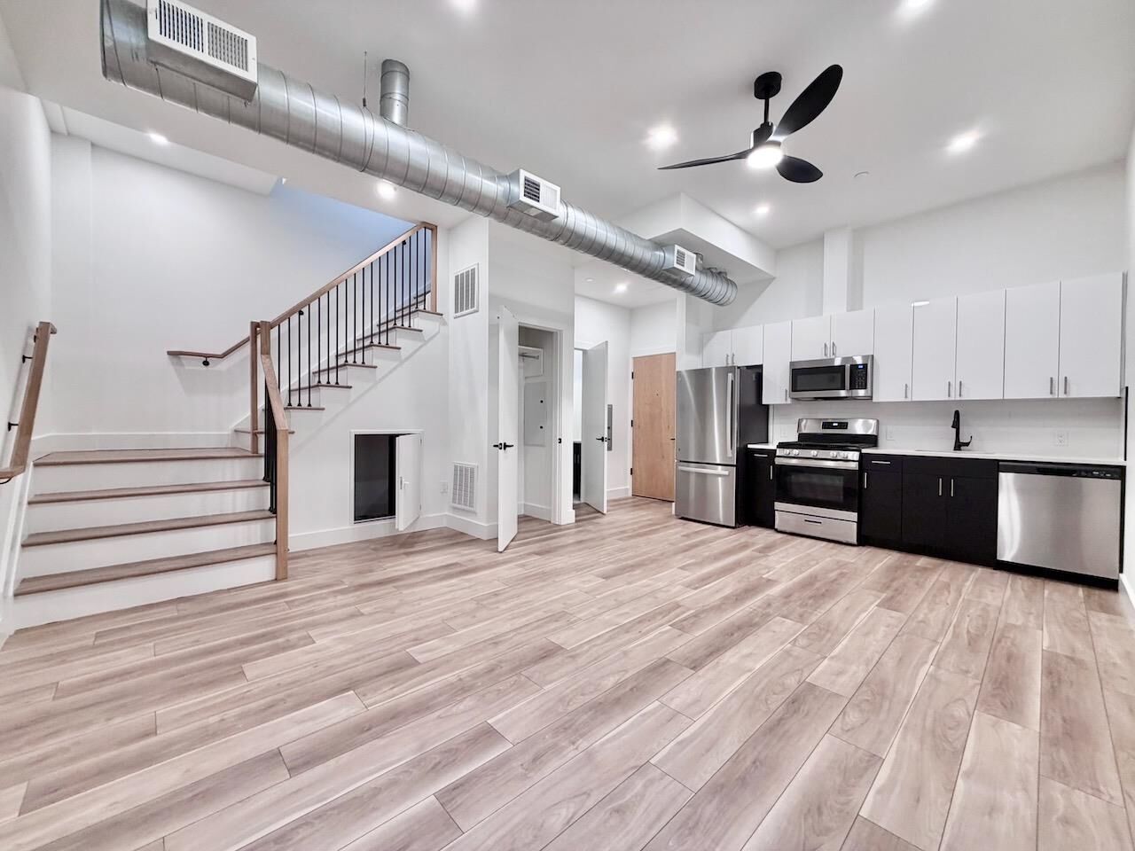 Property Photo: 375 Monmouth St 204 NJ 07302