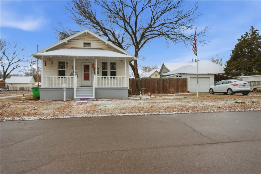 Property Photo: 309 S Montgomery Street KS 67335