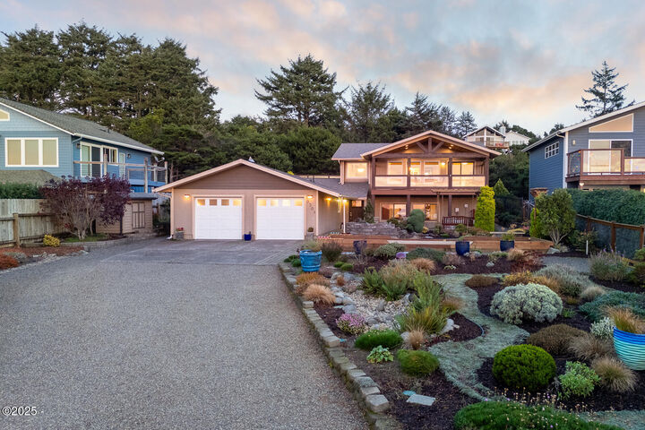 Property Photo:  3301 NW Hidden Lake Drive  OR 97394 