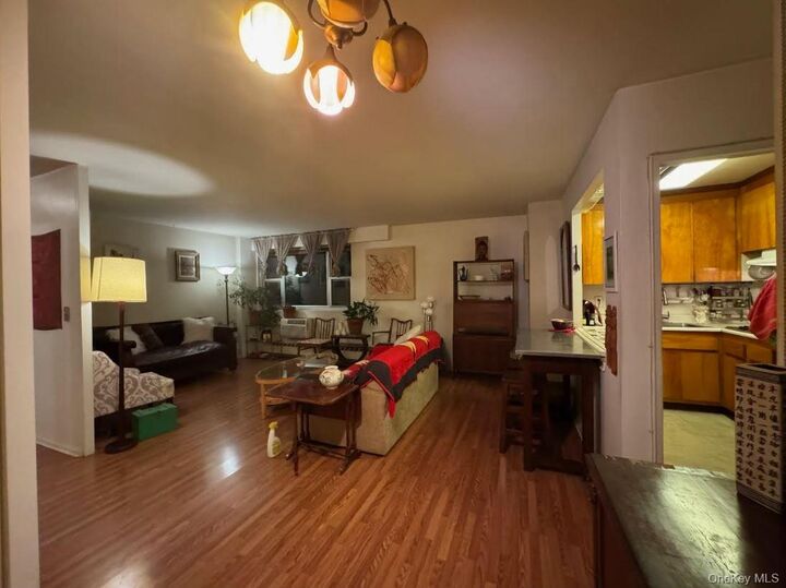 Property Photo:  52-40 39 Avenue 4U  NY 11377 