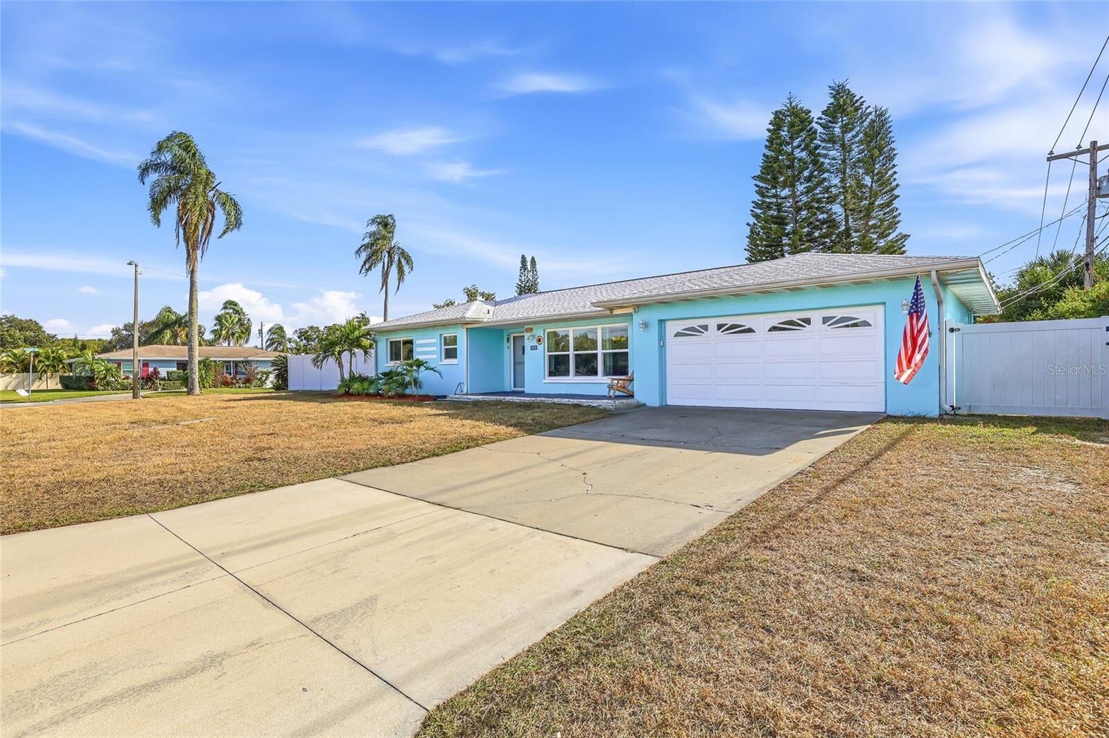 Property Photo:  711 San Salvador Drive  FL 34698 