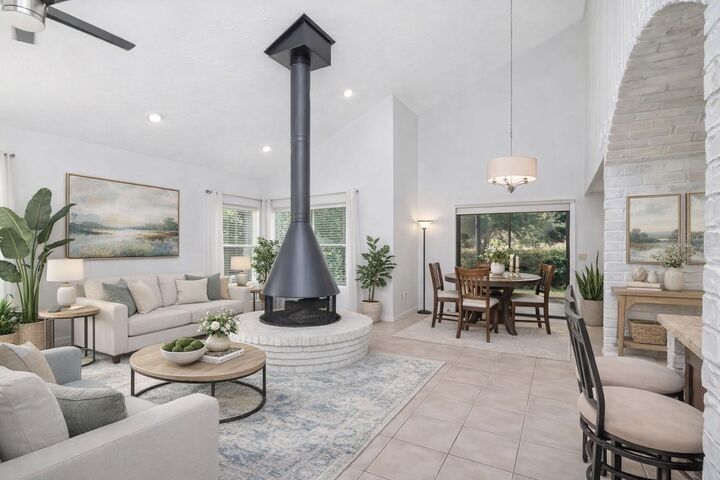 Property Photo: 13902 Bardmoor Place B FL 33618