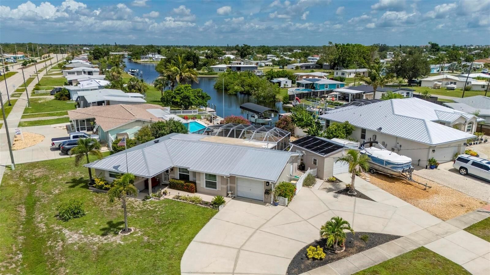 Property Photo:  21194 Edgewater Drive  FL 33952 