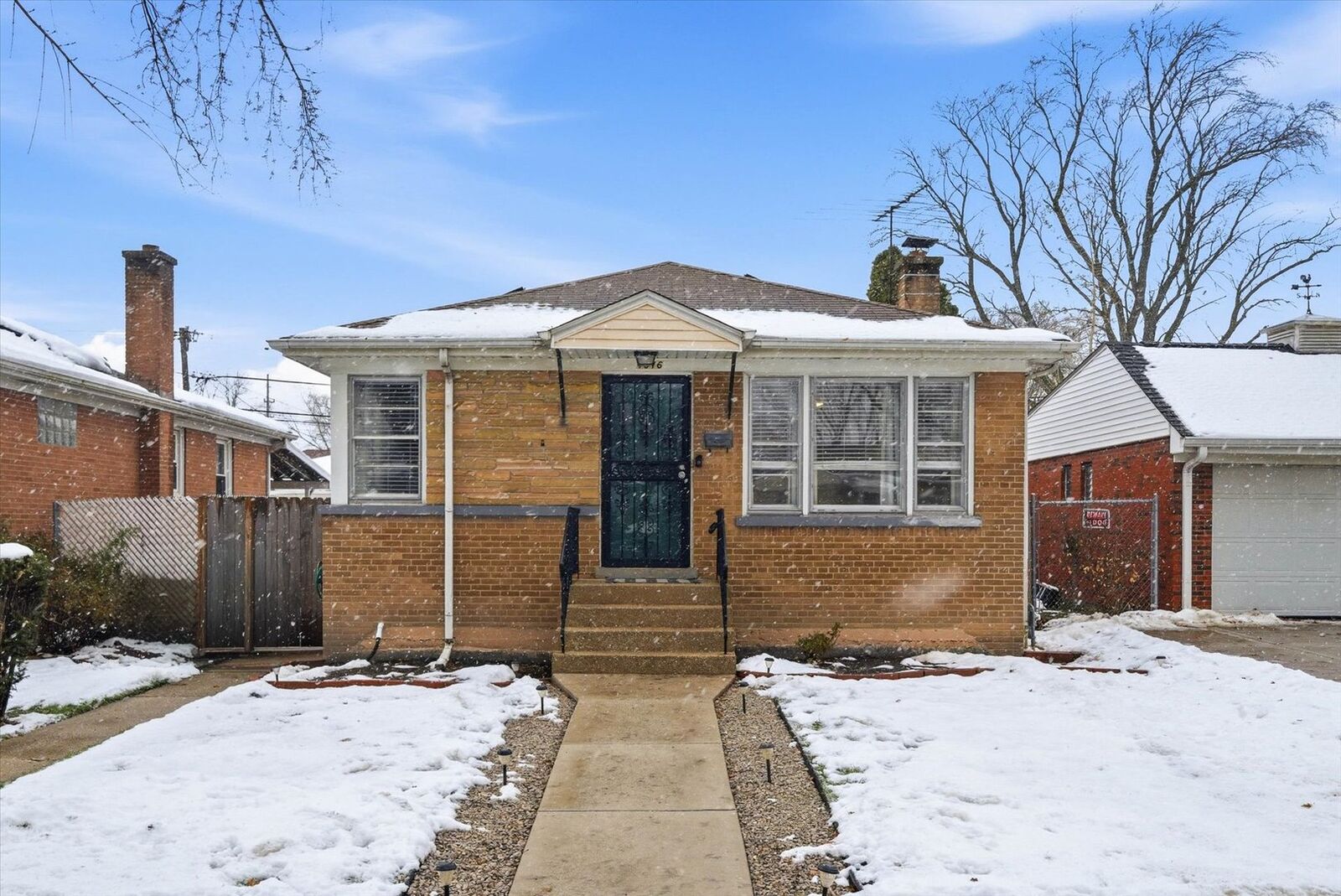 Property Photo:  1016 Hull Avenue  IL 60154 