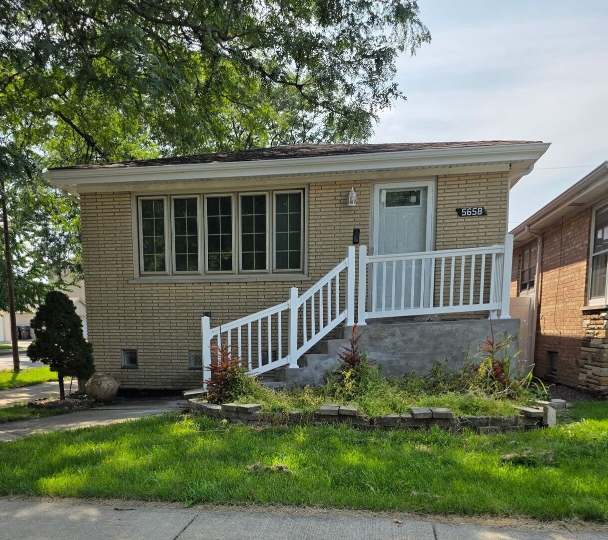 Property Photo: 5658 S Austin Avenue IL 60638