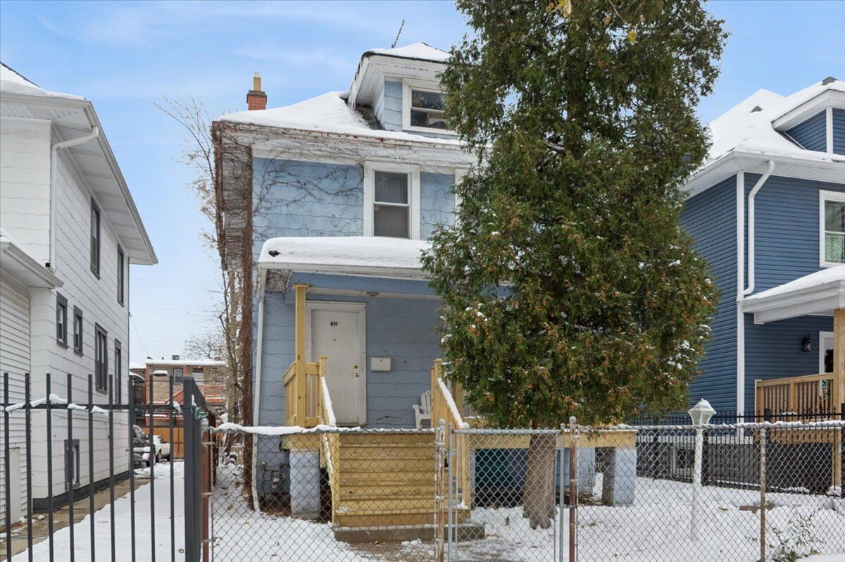 Property Photo:  611 N Leamington Avenue  IL 60644 
