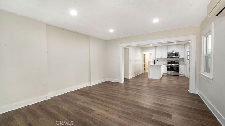 Property Photo:  911 W 40th  CA 90037 