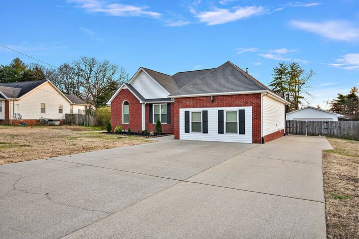 Property Photo: 106 Buttonwood Dr TN 37167