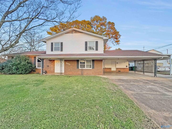 Property Photo: 9033 Craigmont Road SW AL 35802