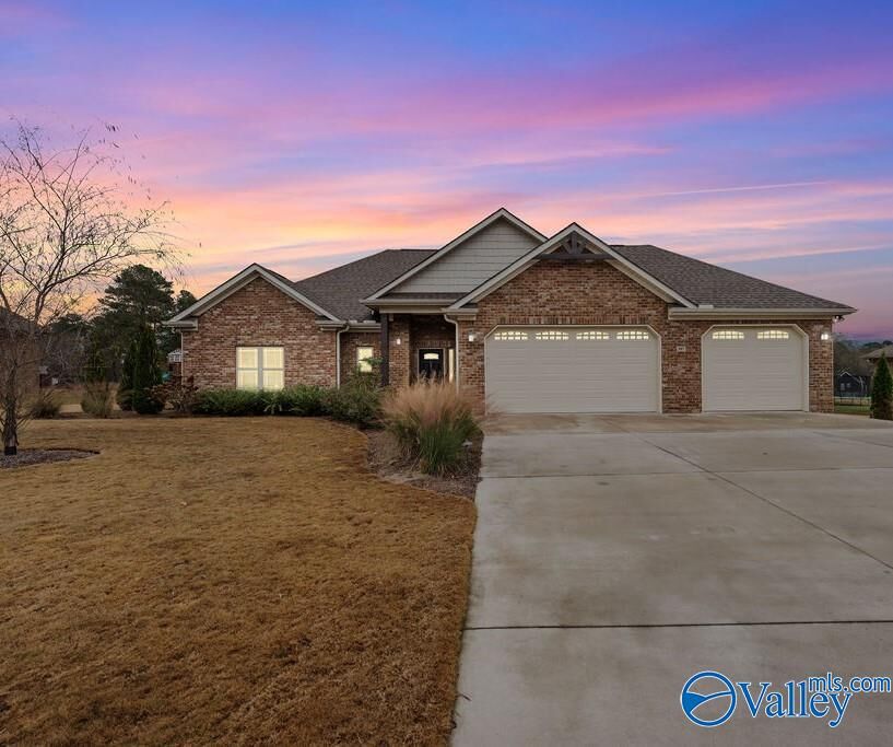 Property Photo: 507 Highland Avenue AL 35769