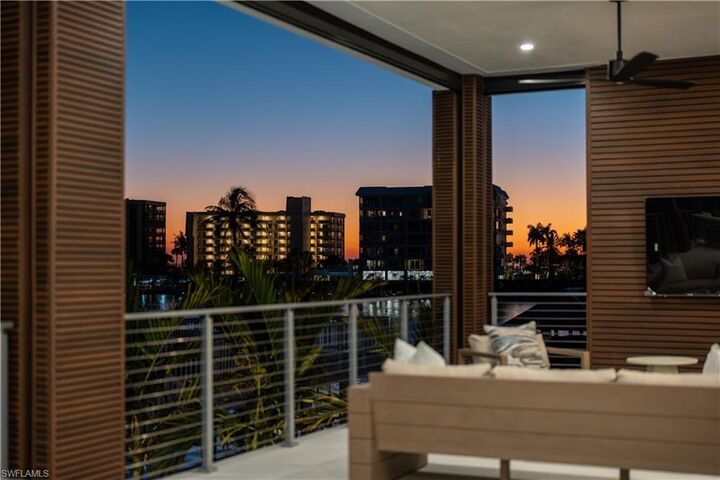 Property Photo:  256 Trade Winds Ave  FL 34108 