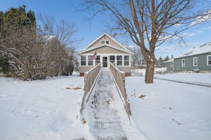 Property Photo:  704 Broadway Street  MN 56017 