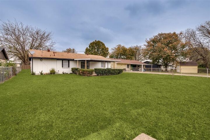 Property Photo: 3474 Pacesetter Drive TX 75241