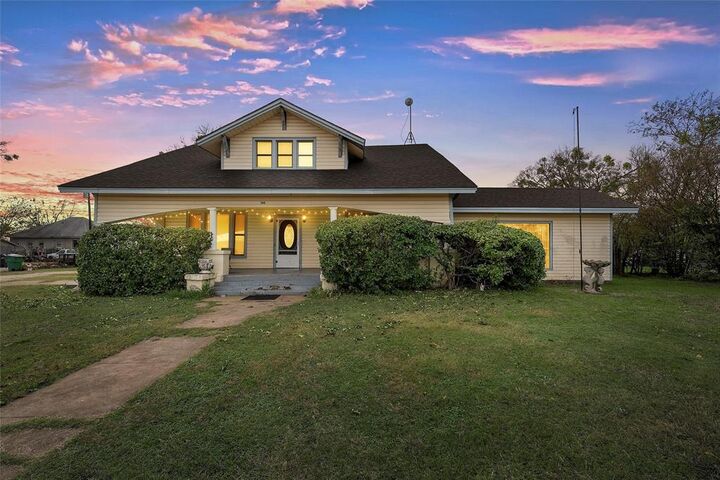 Property Photo: 306 S Cleveland TX 76665