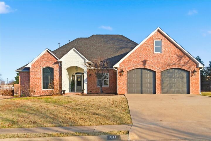 Property Photo:  1817 S 27th Place  AR 72758 