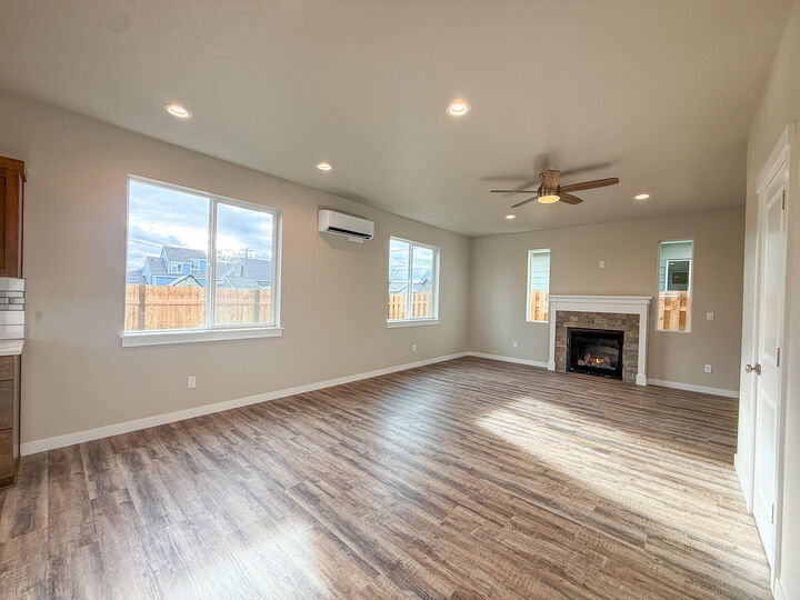 Property Photo:  321 NE 6th Street  OR 97754 