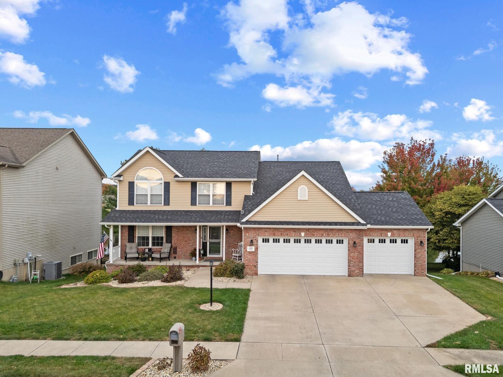 Property Photo: 833 Stonebridge Drive IL 61548