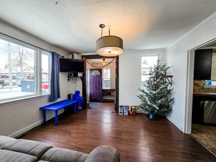 Property Photo: 4621 5 Avenue AB T7E 1C6