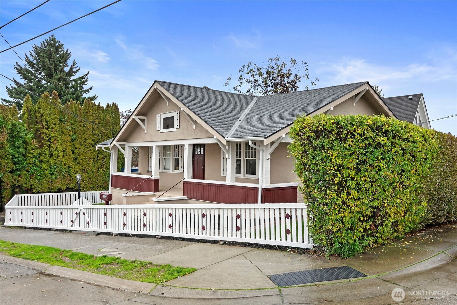 Property Photo: 1102 Highland Avenue WA 98337