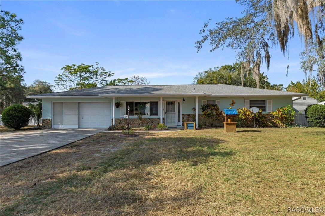 Property Photo: 9617 E Southgate Drive FL 34450
