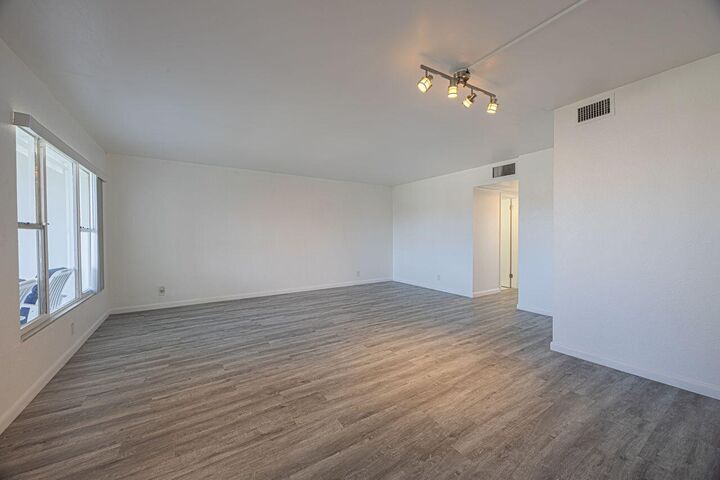 Property Photo: 808 SE 7 Street 305 FL 33441